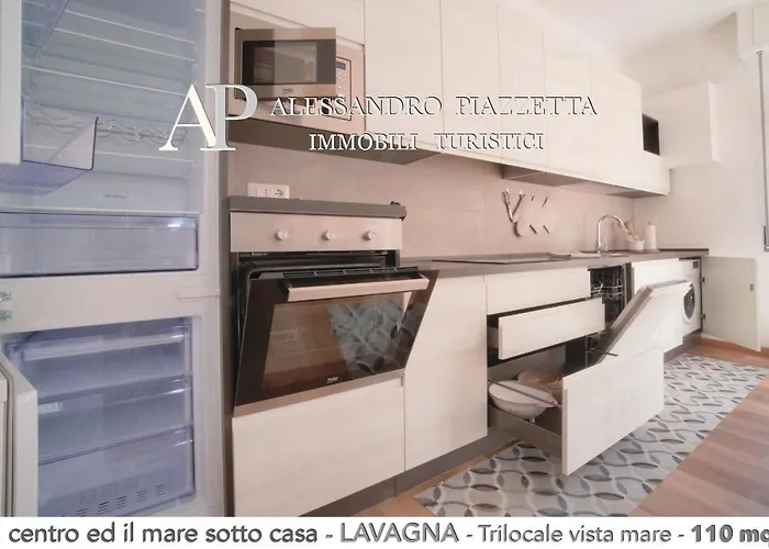 Il Centro Ed Il Mare Sotto Casa